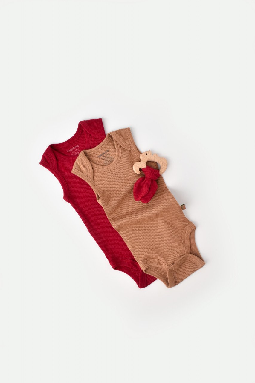 Set 2 body-uri fara maneci bebe unisex din bumbac organic si modal - Maro/Rosu