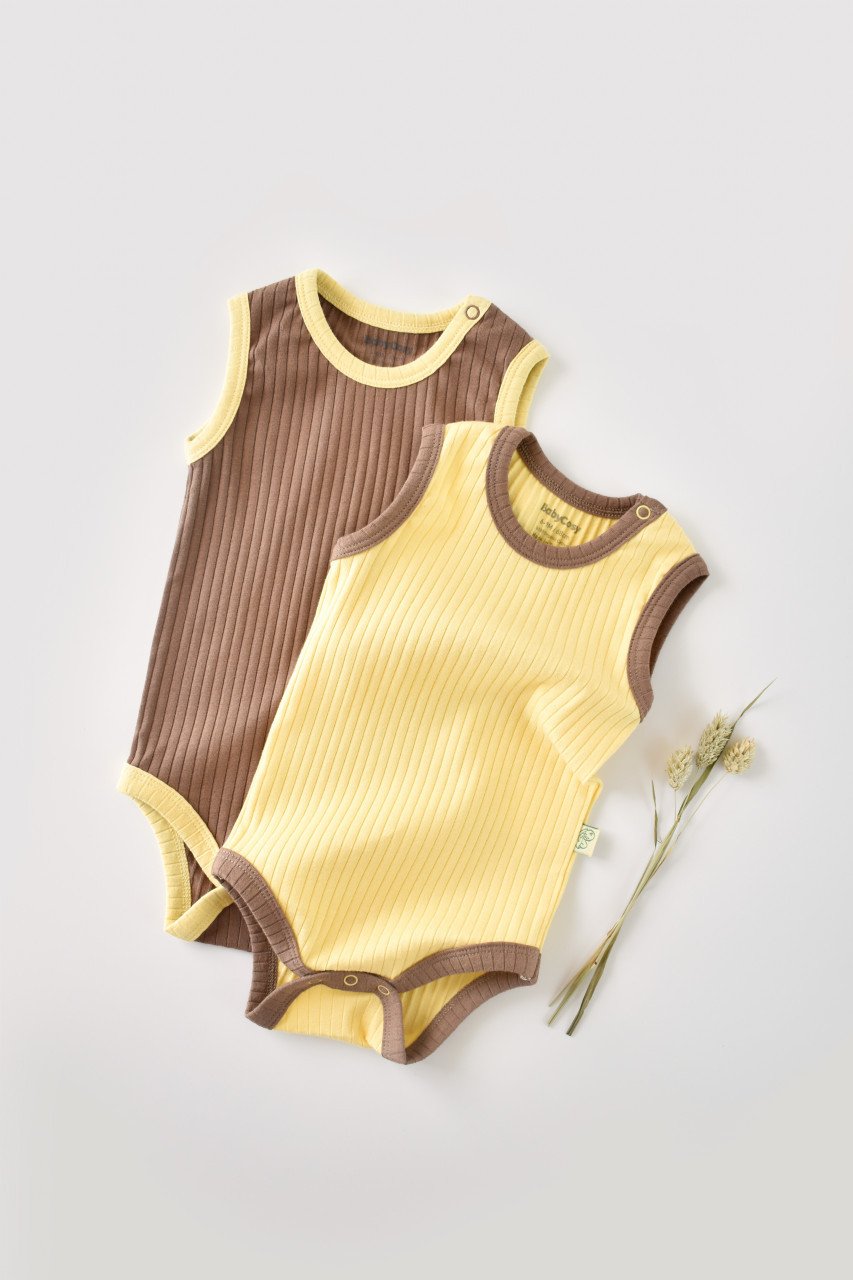 Set 2 body-uri fara maneci Ribana Bebe Unisex din bumbac organic si 5%elastan - Vanilie/Maro BabyCosy (Marime: 18-24 Luni)