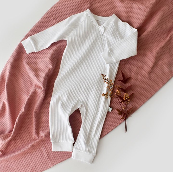 Salopeta cu fermoar cu maneca lunga si pantaloni lungi din 95%bumbac organic si 5% elastan - Alb