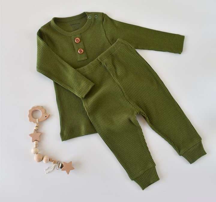 Set bluzita cu maneca lunga si pantaloni lungi din bumbac organic si modal - Verde BabyCosy (Marime: 18-24 Luni)